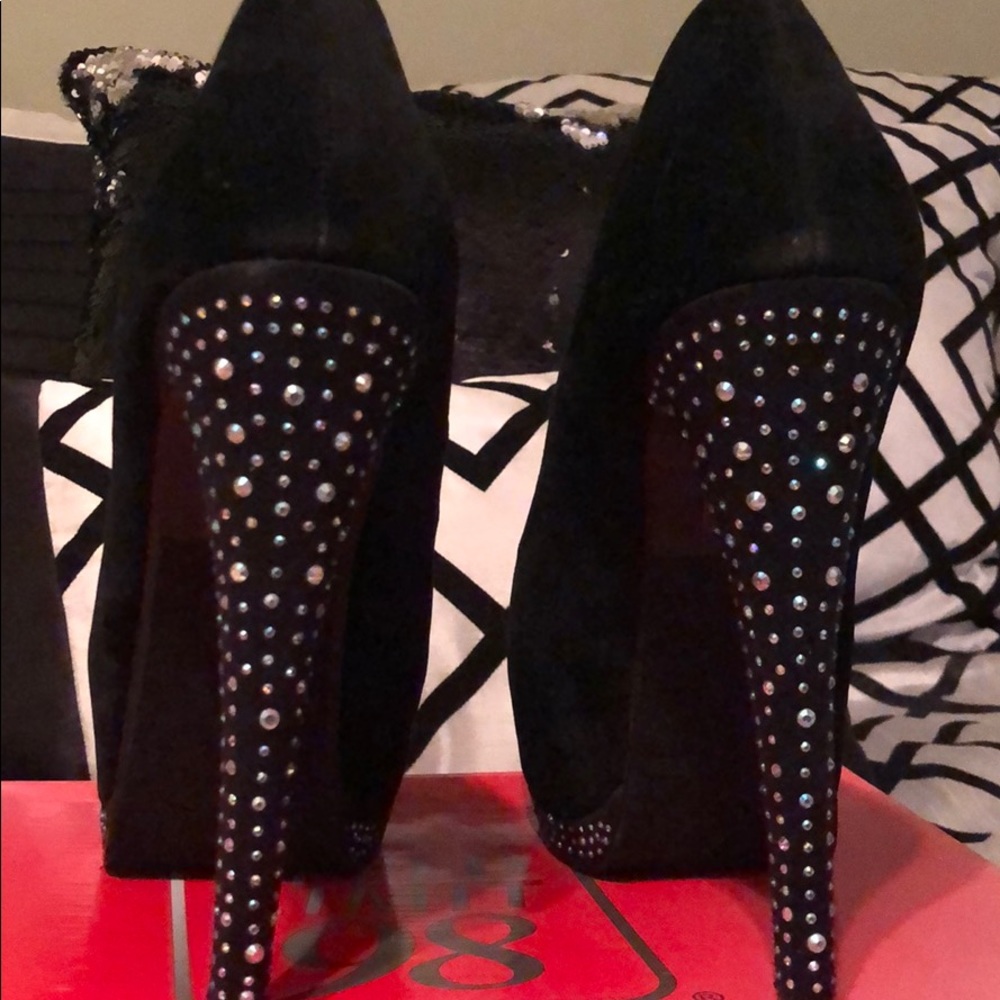 High Heels - Picture 2 of 3